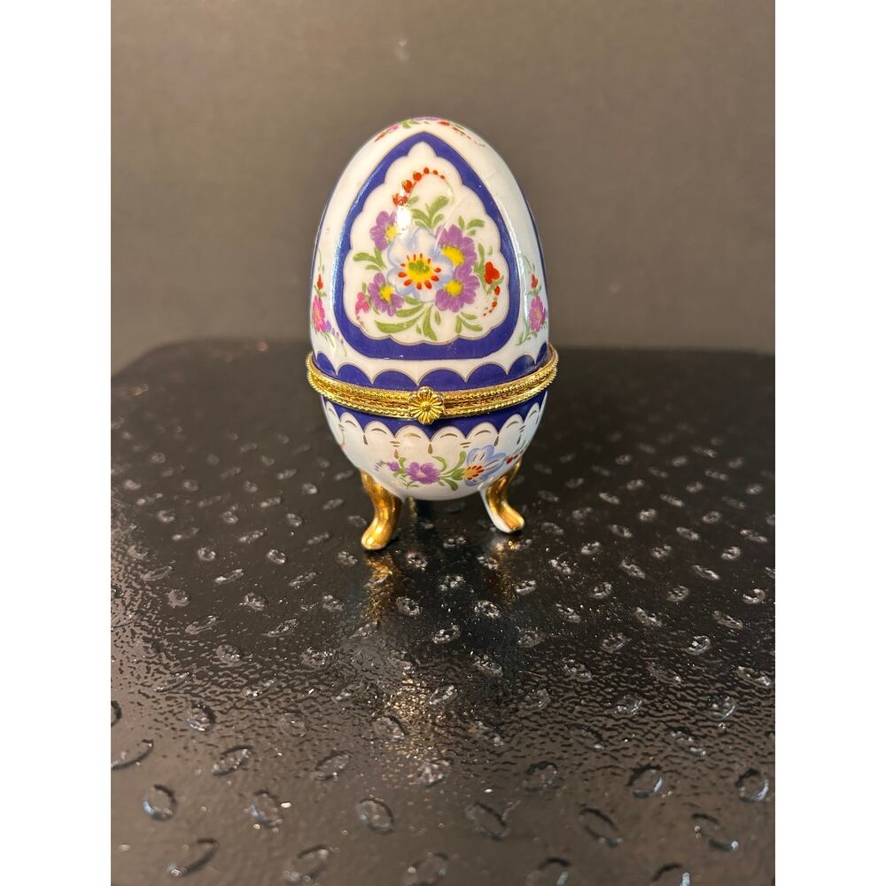 porcelain trinket egg featuring a blue and white floral design